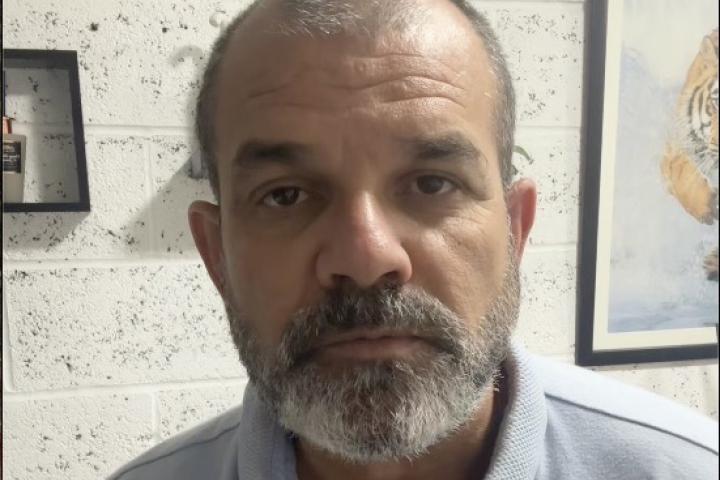 Chasverias, desde la pérfida Albión, dispuesto a abrir debates con un “fisco” de humor