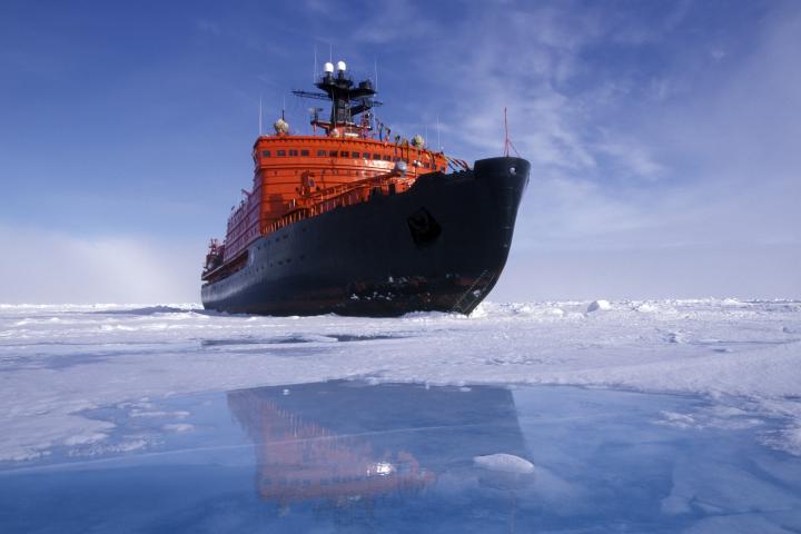 Un rompehielos ruso navega el Ártico, en una imagen de archivo.