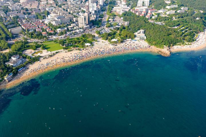 Playa Fujiazhuang en Dalian, China, en una imagen de archivo.