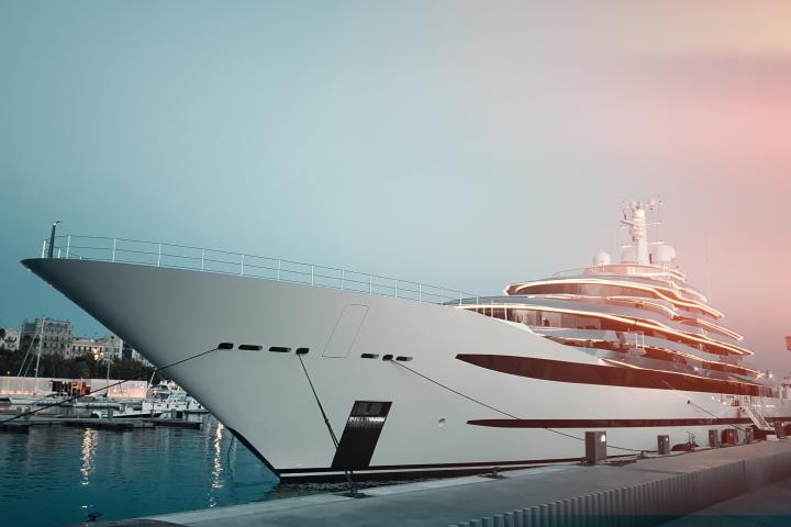 Imagen de archivo de un yate de considerables dimensiones.