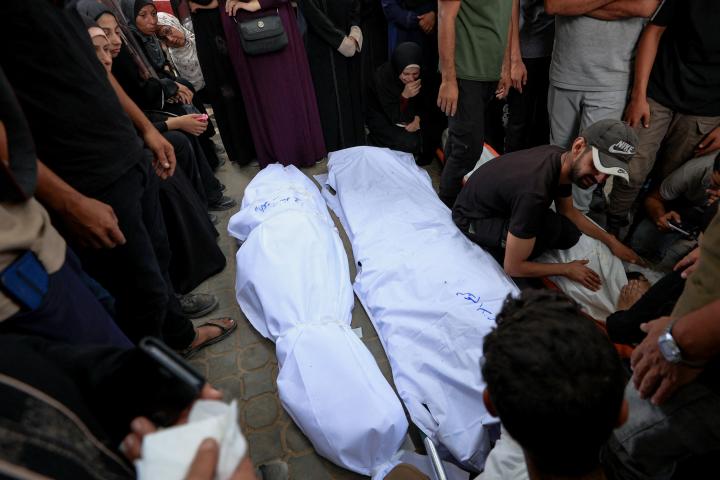 Funeral de víctimas palestinas tras un bombardeo israelí.