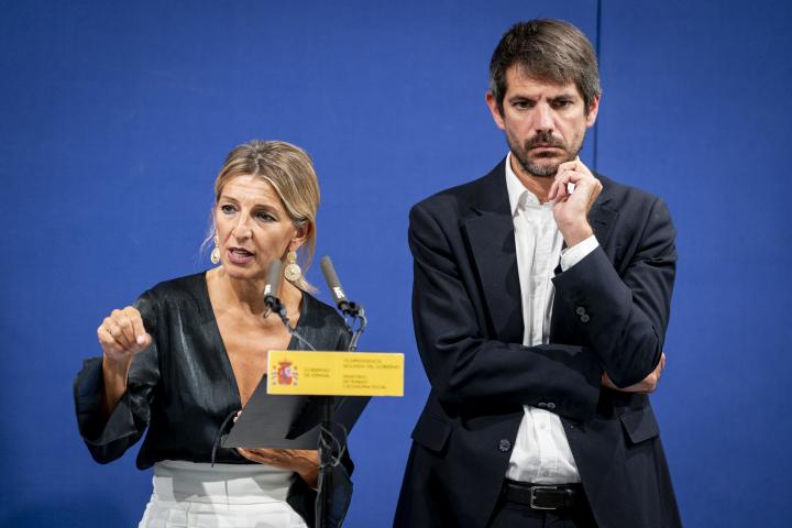 La vicepresidenta segunda del Gobierno y ministra de Trabajo, Yolanda Diaz, junto al ministro de Cultura, Ernest Urtasun; en una imagen de archivo.