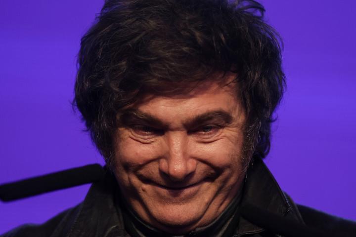 Javier Milei reconoce una contundente derrota de La Libertad Avanza en las elecciones provinciales de Buenos Aires.