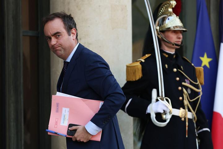 Sébastien Lecornu, a su llegada a una reunión con Volodimir Zelenski en París