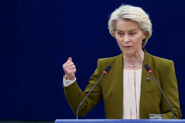 La presidente de la Comisión Europea, Ursula von der Leyen, durante el Debate del Estado de la Unión Europea, en el Parlamento Europeo, Estrasburgo.