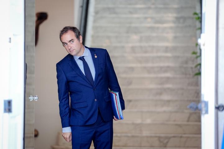 Sebastien Lecornu, el nuevo primer ministro de Francia, tras la caída de François Bayrou al perder una moción de confianza.