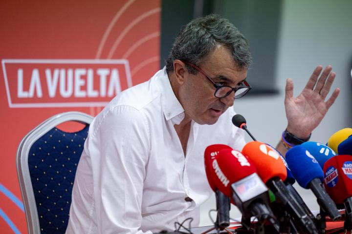Javier Guillén, director de la Vuelta, ha lamentado "la imagen que ofreció la Vuelta" con la cancelación de la última etapa por la invasiones de la calzada e incidentes por parte de los manifestantes propalestinos, durante una rueda de prensa este lunes en Madrid.