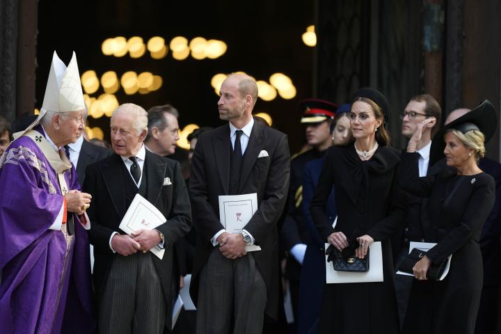 Carlos III, el príncipe Guillermo, Kate Middleton y Sophie de Edimburgo en el funeral de la duquesa de Kent