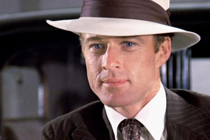 alt="alt="En El Gran Gatsby, donde interpretó al rico y misterioso Jay Gatsby.""