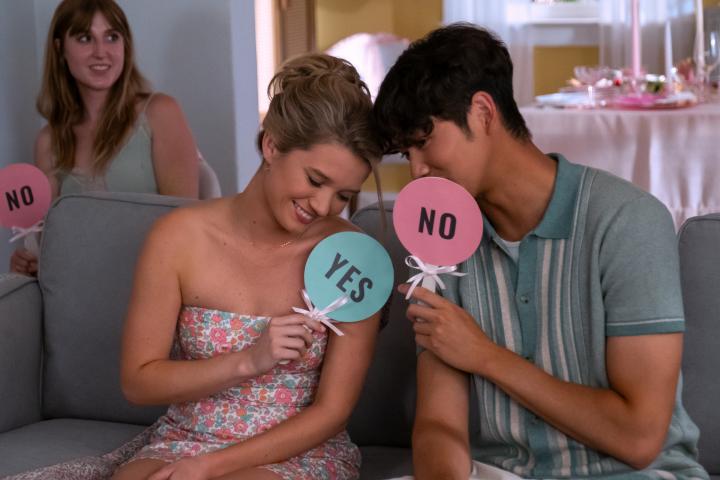 Los personajes secundarios de la serie, Taylor y Steven, amigos de los protagonistas.