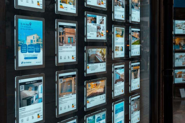 anuncios de pisos en inmobiliaria, estafas de alquiler a estudiantes Erasmus en Europa