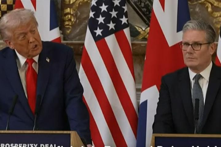 Gesto de Trump dirigido directamente al periodista que pregunta por Palestina