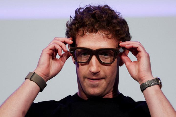 Mark Zuckerberg, CEO de Meta, con sus nueva gafas Meta Ray-Ban Display.