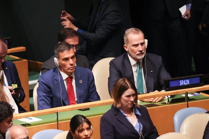 Felipe VI, junto a Pedro Sánchez, en la sesión inaugural de la Asamblea General de la ONU