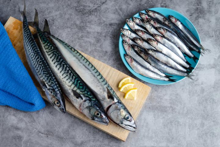 Una dieta rica en pescado azul favorece la salud cardiovascular.