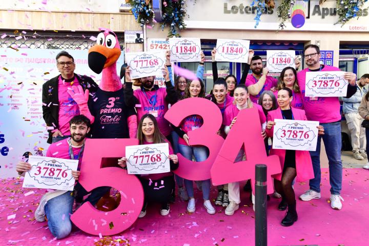 Cada vez son más los que deciden comprar sus décimos de Navidad online y recibirlos cómodamente en su casa.