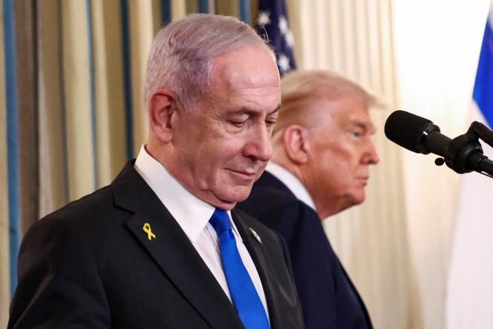 El primer ministro de Israel, Benjamin Netanyahu, junto a su homólogo estadounidense, Donald Trump; en la rueda de prensa de presentación de su propuesta conjunta para un alto al fuego en Gaza.