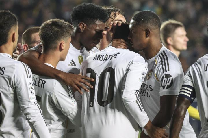 Los jugadores del Real Madrid celebran uno de los goles ante el Kairat Almaty en la fase liga de la Champions League 2025-2026