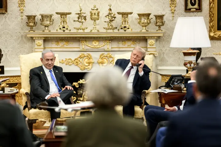 Trump toma la delantera en la llamada en la que forzaría a Netanyahu a disculparse con el primer ministro de Qatar, por el bombardeo contra los negociadores de Hamás en las negociaciones de paz en dicho país.