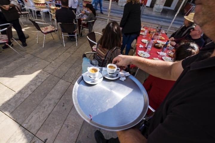 El cartel que pide camarero y cocinero a la vez ha indignado a muchos trabajadores de hostelería.