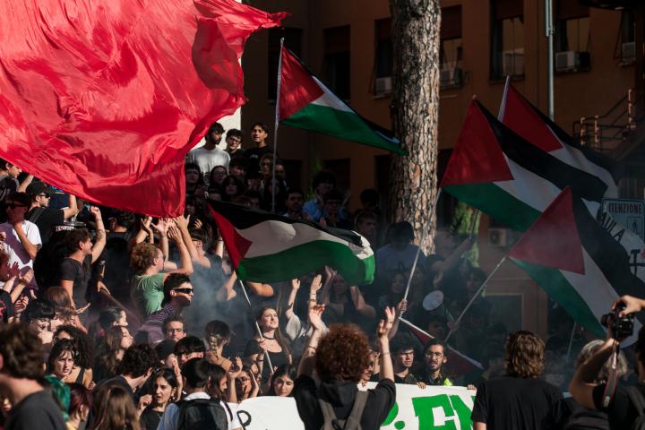 Estudiantes se manifiestan en Madrid por Palestina.