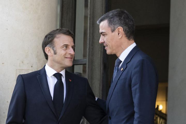 Foto de archivo de una reunión del presidente de Francia, Emmanuel Macron, y el presidente del Gobierno, Pedro Sánchez.