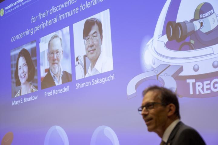 Momento del anuncio del Premio Nobel de Medicina.