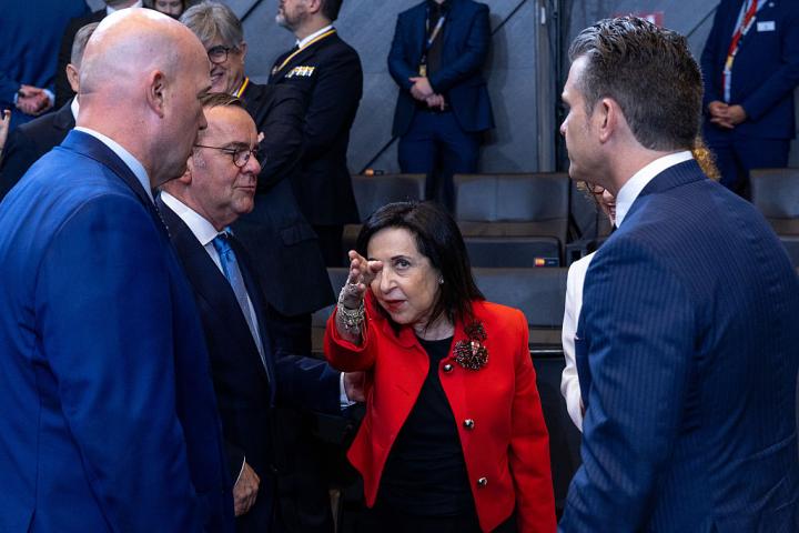 Margarita Robles, con otros ministros de Defensa de países OTAN este miércoles en Bruselas