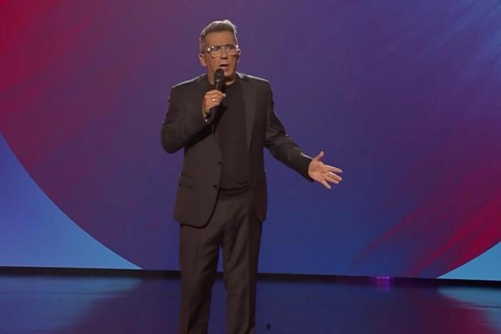 El humorista Andreu Buenafuente en el programa de RTVE analizando el saludo entre Sánchez y Trump.