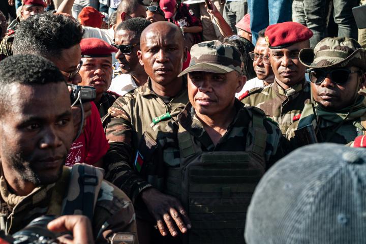 Soldados del Centro de Administración de Personal del Ejército (CAPSAT), liderados por el coronel Michael Randrianirina.