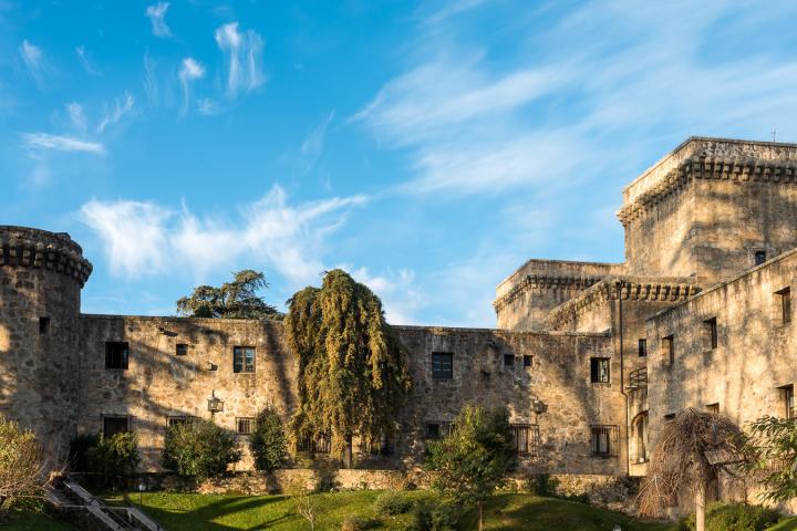 El castillo-palacio que alberga el parado de Jarandilla de la Vera.
