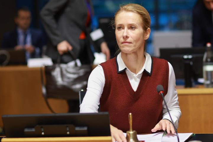 La jefa de la diplomacia comunitaria, Kaja Kallas, toma asiento para iniciar un Consejo de Asuntos Exteriores en Luxemburgo.