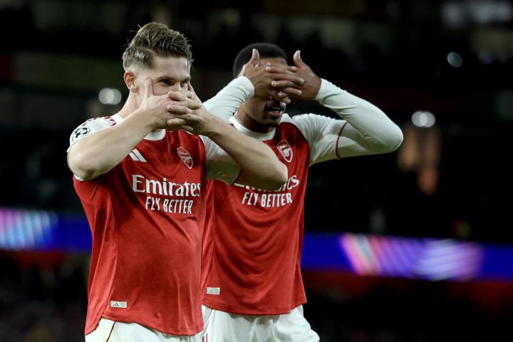 Los jugadores del Arsenal Viktor Gyokeres y Gabriel celebran uno de los goles marcados al Atlético de Madrid
