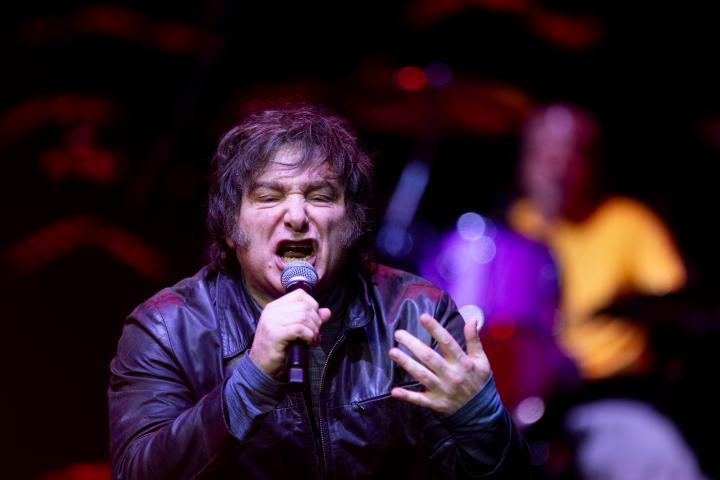 El presidente argentino, Javier Milei, durante la presentación de su libro 'La construcción del milagro', en un acto concierto en el Movistar Arena de Buenos Aires.