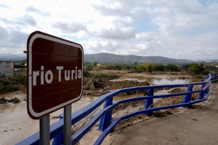 Vista del Turia tras el paso de la dana.