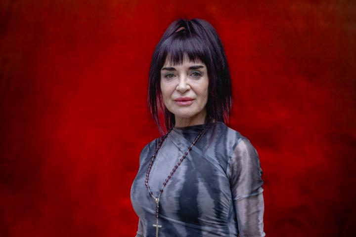 La cantante Ana Curra, la que fuera integrante de 'Alaska y los Pegamoides', durante un posado.