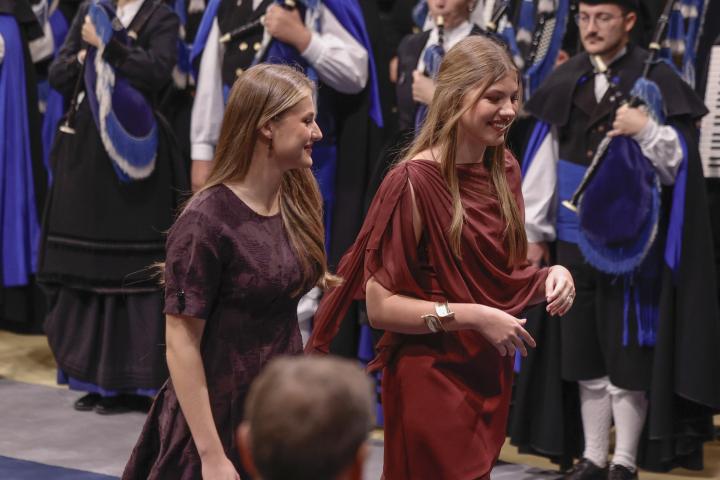 La princesa Leonor y la infanta Sofía, muy cómplices en los Premios Princesa de Asturias 2025