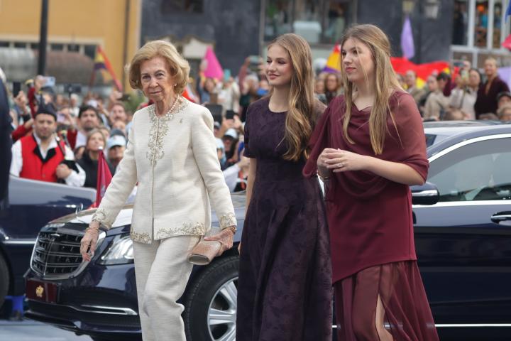 La reina Sofía, la princesa Leonor y la infanta Sofía en los Premios Princesa de Asturias 2025