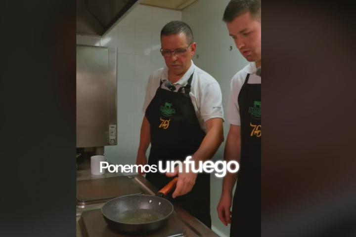 Los carniceros de la Carnicería Etxezarreta.