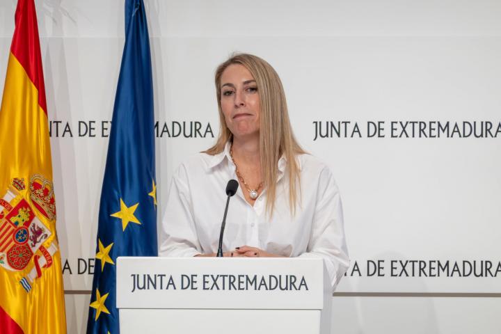 María Guardiola este lunes durante la ruda de prensa.