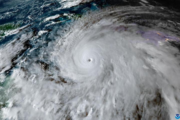 Imagen satelital del huracán Melissa al cielo del océano Atántico.