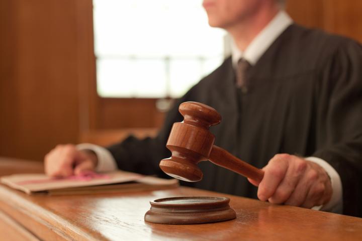 Juez-dicta-sentencia