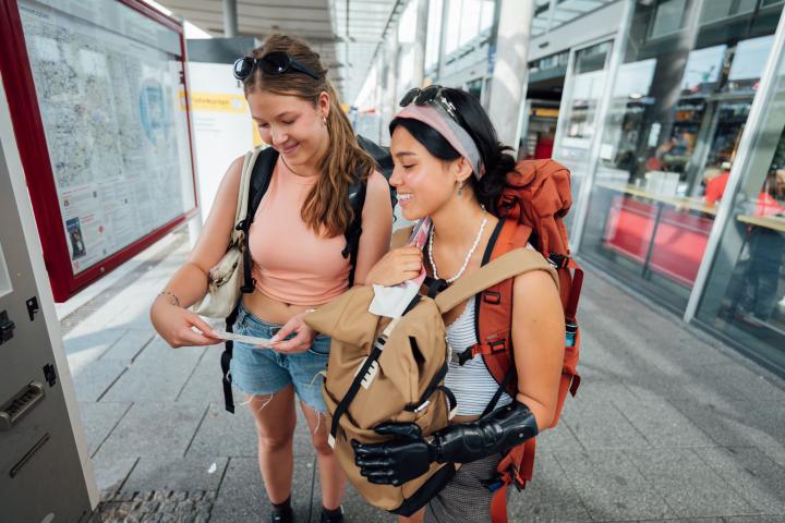 Dos jóvenes, en Interrail.