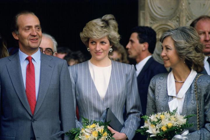 Los reyes Juan Carlos y Sofía junto a Diana de Gales en Sevilla en 1987.