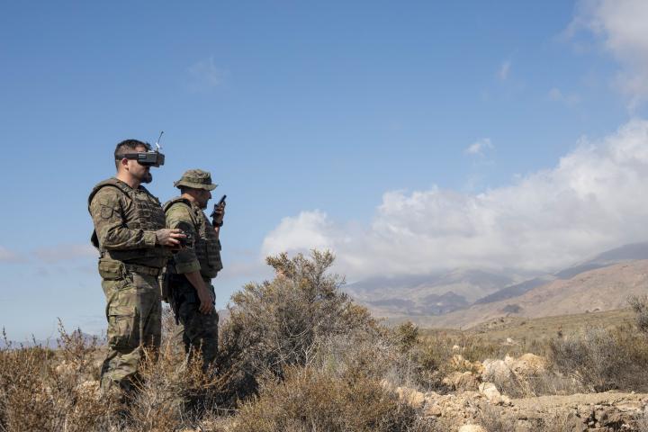 El Ejército lleva a cabo una demostración dinámica que integra sistemas robóticos en colaboración con la industria nacional y con la participación de observadores internacionales y las Fuerzas Armadas, en el campo de maniobras y tiro «Álvarez de Sotomayor» en Viator (Almería).