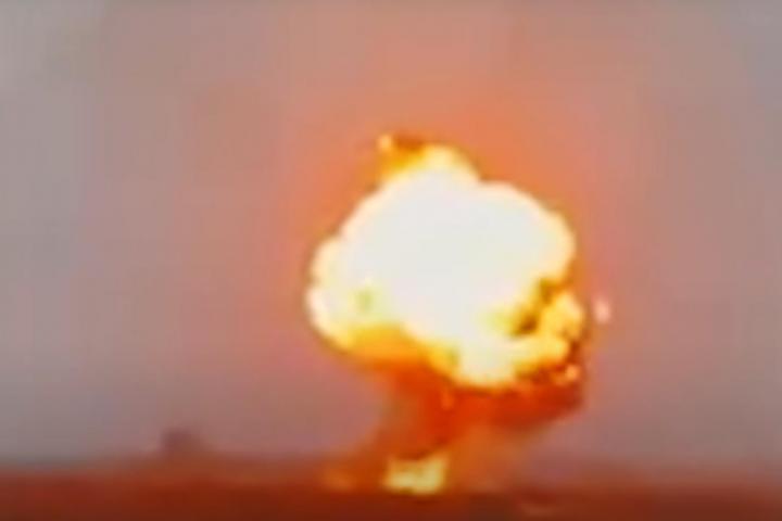 Un fotograma del vídeo compartido por la Inteligencia ucraniana sobre el ataque al oleoducto circular de Moscú (Rusia).