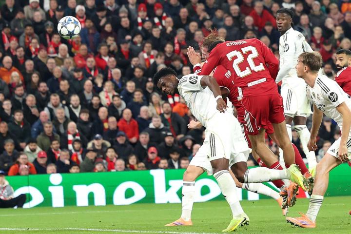 Mac Allister marcando el gol de la victoria del Liverpool ante el Real Madrid