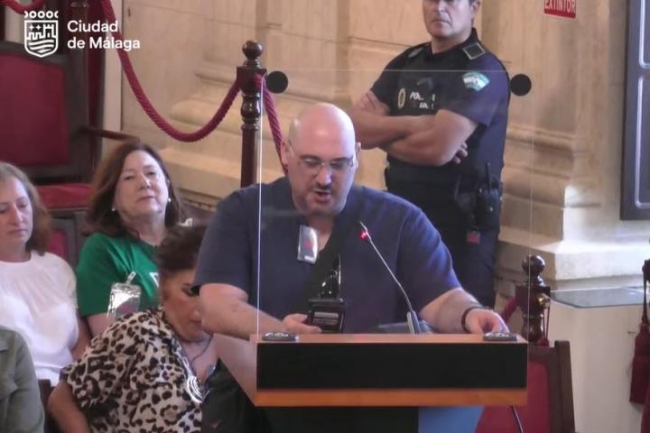 Un vecino de Málaga en su intervención en el Ayuntamiento.