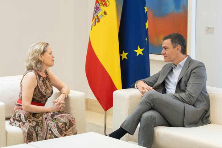 Imagen de archivo de la exvicepresidenta primera del Gobierno Nadia Calviño y el presidente del Gobierno, Pedro Sánchez.