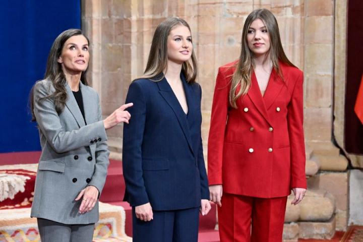 Letizia, Leonor y Sofía llegan a las audiencias con los premiados de los Princesa de Asturias